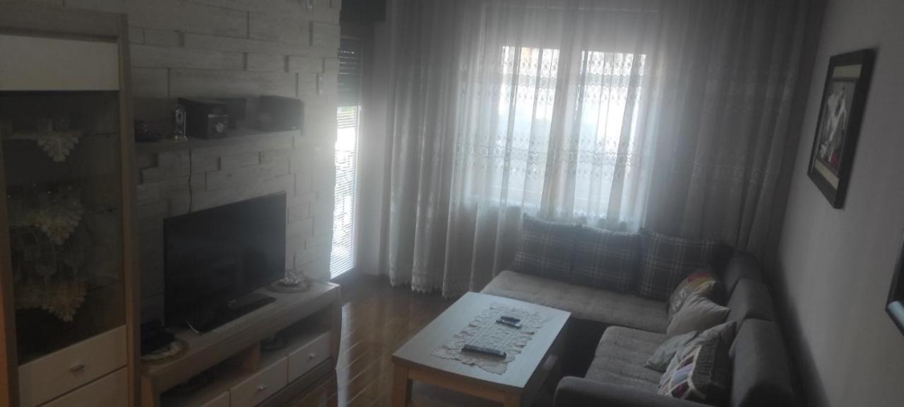 דירות פודגוריצה Apartman Tanya מראה חיצוני תמונה